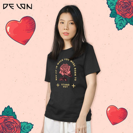 DELONเสื้อยืดคอกลม ผ้าคอตตอน-โพลี รุ่น AT53173 สกรีนลาย "กุหลาบ เลิฟเว่อร์" (UNISEX) - DELON, เสื้อและเสื้อยืด