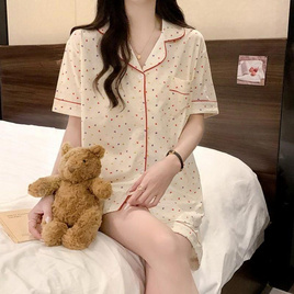 Forever25 ชุดนอนผู้หญิงคอปก เสื้อแขนสั้นพร้อมกางเกงขาสั้น ลายหัวใจ - Forever25