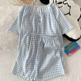 Forever25 ชุดนอนผู้หญิงคอกลม เสื้อแขนสั้นพร้อมกางเกงขาสั้น ลายฟ้าตาราง - Forever25