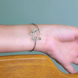 Ownory กำไลข้อมือกลีบดอกไม้ Bottle of Love Bangle รหัส 10043315 - Ownory, เครื่องประดับผู้หญิง