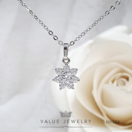 ValueJewelry สร้อยคอพร้อมจี้ ประดับคริสตัลเพชรกลม ลายดอกพิกุล NK084 - ValueJewelry, สร้อยคอ และจี้