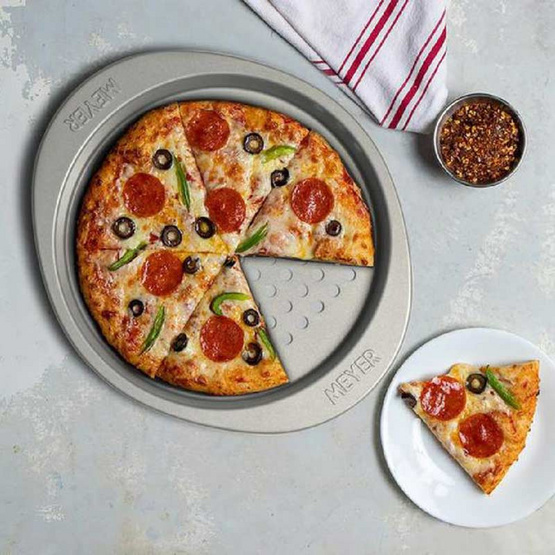 Meyer BakeMaster ถาดอบพิซซ่า ขนาด 28 ซม. Exterior Pizza Crisper (47527-C)