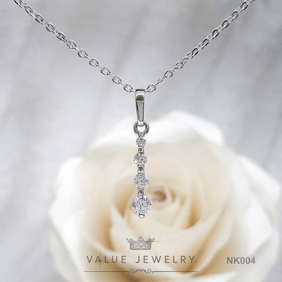 ValueJewelry สร้อยคอพร้อมจี้ ฝังคริสตัลแท้ เรียงขนาด4เม็ด ขนาดเล็ก NK004