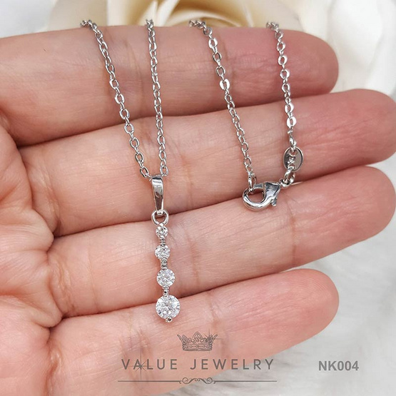 ValueJewelry สร้อยคอพร้อมจี้ ฝังคริสตัลแท้ เรียงขนาด4เม็ด ขนาดเล็ก NK004