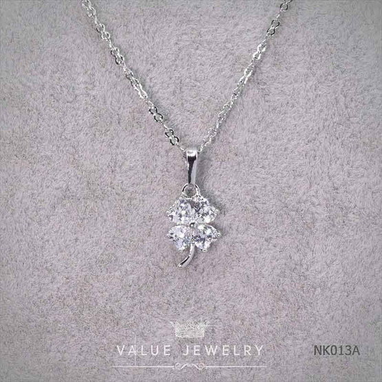 ValueJewelry สร้อยคอพร้อมจี้ ประดับคริสตัลแท้ ลาย ใบไม้นำโชค NK013