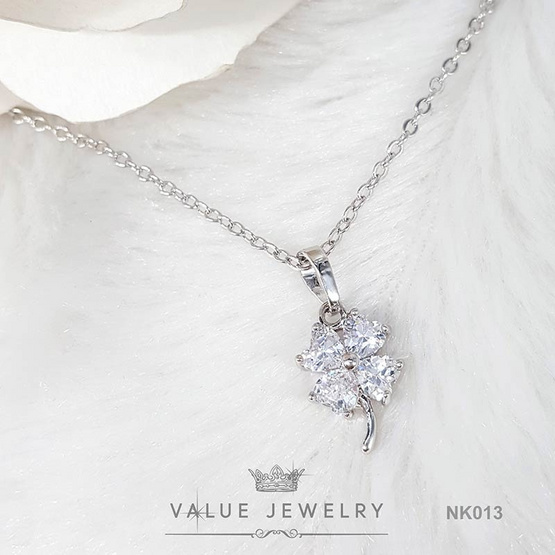 ValueJewelry สร้อยคอพร้อมจี้ ประดับคริสตัลแท้ ลาย ใบไม้นำโชค NK013