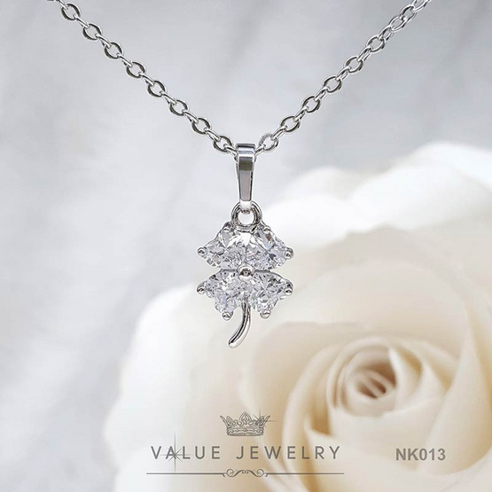 ValueJewelry สร้อยคอพร้อมจี้ ประดับคริสตัลแท้ ลาย ใบไม้นำโชค NK013