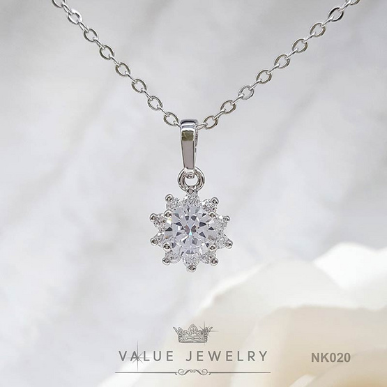 ValueJewelry สร้อยคอพร้อมจี้ ประดับคริสตัลล้อม เพชรกลม ลายดอกพิกุล  ขนาดพอเหมาะ NK020