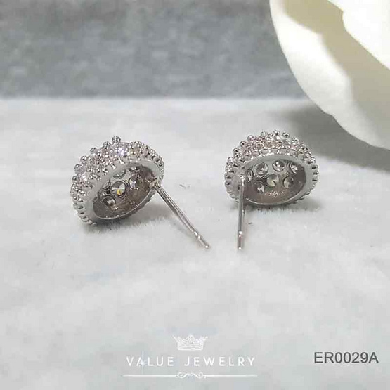 ValueJewelry ต่างหูแป้น ทรงครึ่งวงกลม ฝังด้วยคริสตัลแท้ ขนาดกลาง  ER0029