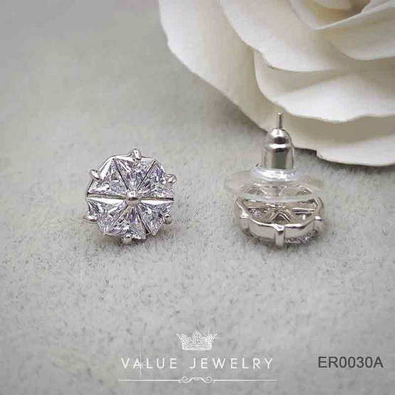 ValueJewelry ต่างหูแบบแป้น ฝังคริสตัลทรง3เหลี่ยม ดีไซน์หรู ขนาดพอเหมาะ  ER0030