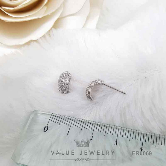 ValueJewelry ต่างหูแป้น ฝังคริสตัลละเอียด ทรงโค้ง ขนาดพอเหมาะ มี2สี  ER0069