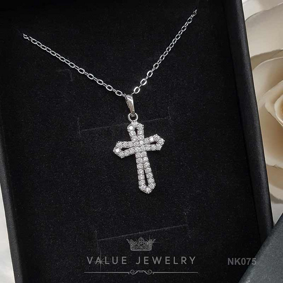 ValueJewelry สร้อยคอพร้อมจี้ ประดับคริสตัลแท้ ลายไม้กางเขน ขนาดกลาง NK075