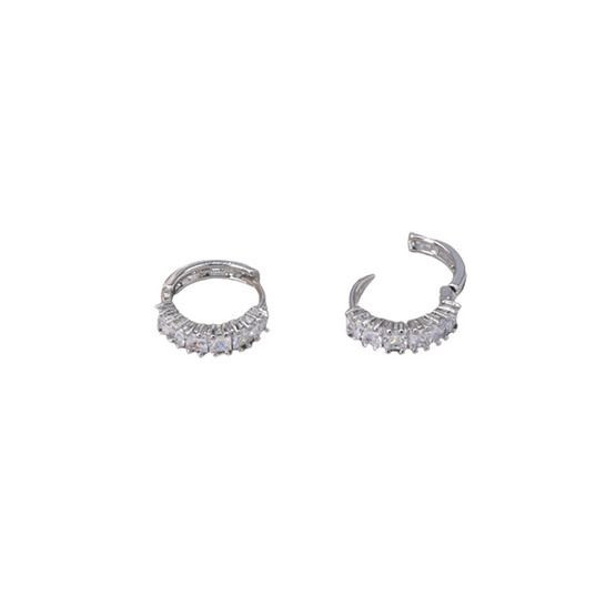 ValueJewelry ต่างหูห่วง ฝังคริสตัลเพชรปริ้นเซส 1แถว 6เม็ดเรีย ER1212 ValueJewelry ต่างหูห่วง ฝังคริสตัลเพชรปริ้นเซส 1แถว 6เม็ดเรีย ER1212