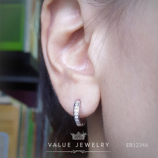 ValueJewelry ต่างหูห่วง คริสตัลแท้ 1แถว ขนาดพอเหมาะ ER1234 ValueJewelry ต่างหูห่วง คริสตัลแท้ 1แถว ขนาดพอเหมาะ ER1234