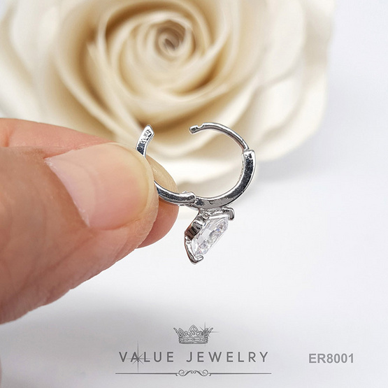 ValueJewelry ต่างหูแบบห่วง ฝังคริสตัลแท้ ประดับเสริมคริสตัลเพชรกลม ขนาด7มิล ER8001