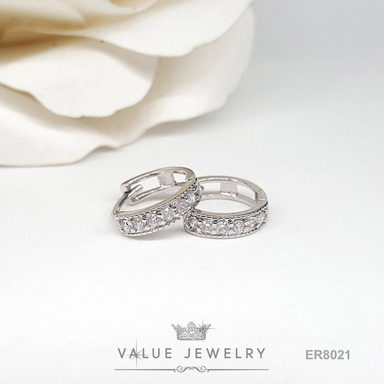 ValueJewelry ต่างหูห่วง ฝังคริสตัลแท้เพชรกลม ขนาดพอเหมาะ ER8021