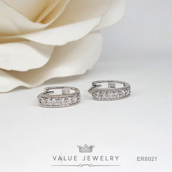 ValueJewelry ต่างหูห่วง ฝังคริสตัลแท้เพชรกลม ขนาดพอเหมาะ ER8021