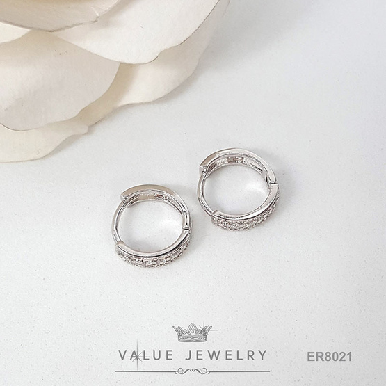 ValueJewelry ต่างหูห่วง ฝังคริสตัลแท้เพชรกลม ขนาดพอเหมาะ ER8021