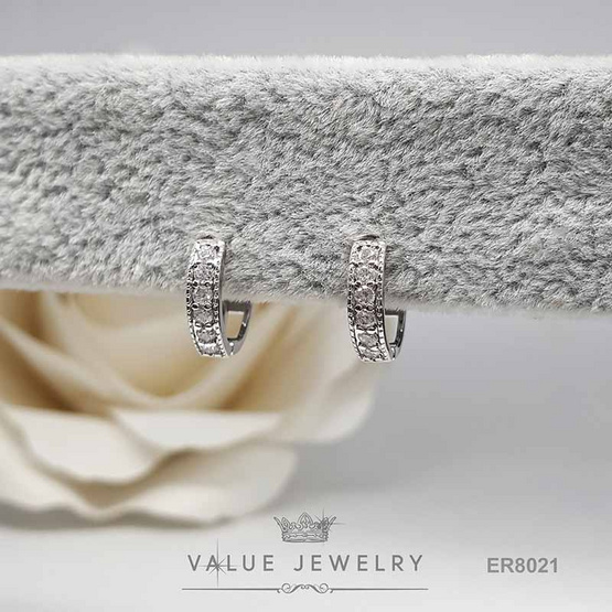 ValueJewelry ต่างหูห่วง ฝังคริสตัลแท้เพชรกลม ขนาดพอเหมาะ ER8021