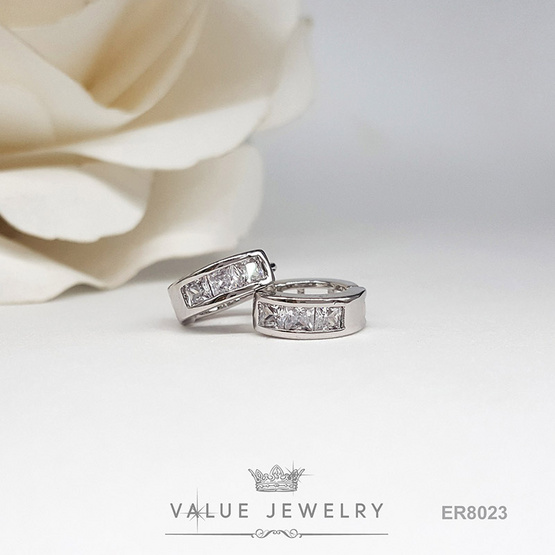 ValueJewelry ต่างหูห่วง ฝังคริสตัลเพชรปริ้นเซสเรียง ขนาดวงเล็ก ER8023