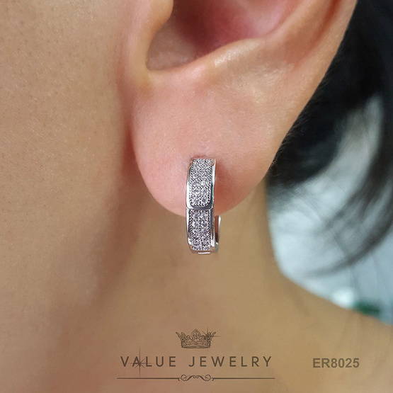 ValueJewelry ต่างหูห่วง ฝังคริสตัลละเอียด 2แถว ขนาดพอเหมาะ ตุ้มหู เครื่องประดับ ER8025