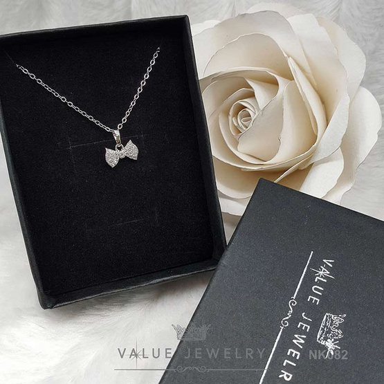 ValueJewelry สร้อยคอพร้อมจี้ ประดับคริสตัลละเอียด ลายโบ Ribbon ขนาดเล็ก เครื่องประดับ สร้อย NK082