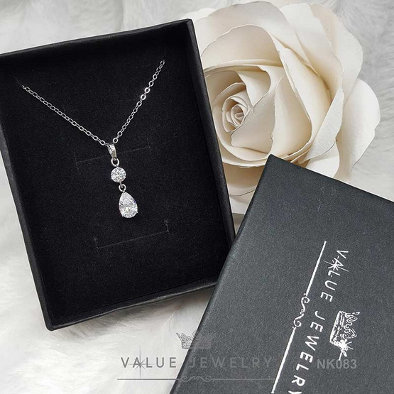 ValueJewelry สร้อยคอพร้อมจี้ ประดับคริสตัลเม็ดกลม ติ้งเพชรหยดน้ำ ขนาดพอเหมาะ NK083