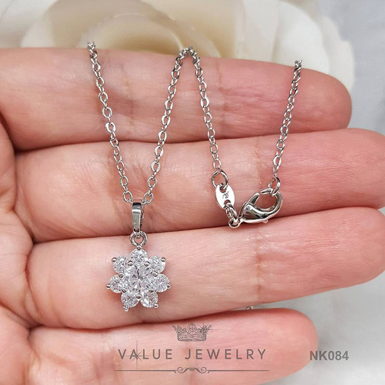 ValueJewelry สร้อยคอพร้อมจี้ ประดับคริสตัลเพชรกลม ลายดอกพิกุล NK084