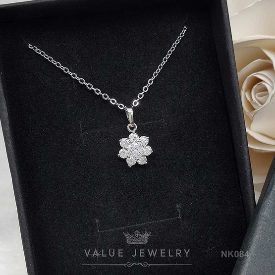 ValueJewelry สร้อยคอพร้อมจี้ ประดับคริสตัลเพชรกลม ลายดอกพิกุล NK084