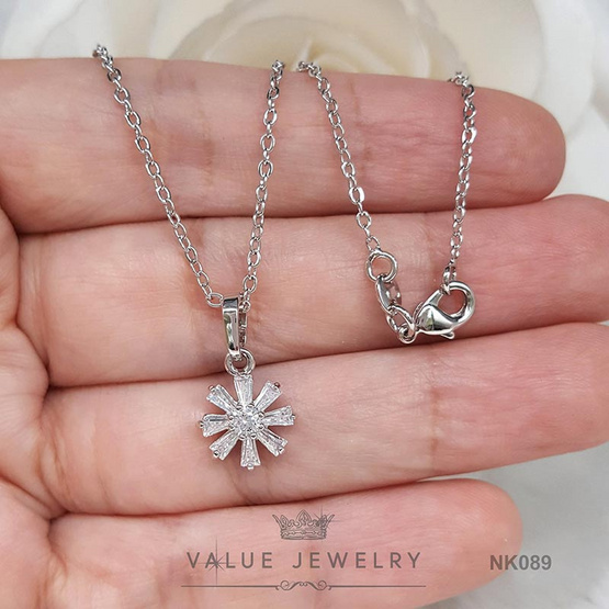 ValueJewelry สร้อยคอพร้อมจี้ ฝังคริสตัลเอมเมอรัล  ลายดอกไม้  ขนาดเล็ก NK089