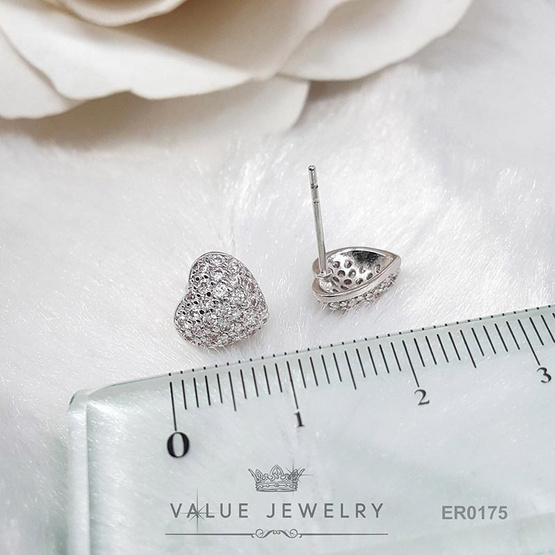 ValueJewelry ต่างหูแป้น ลายหัวใจ Heart ฝังคริสตัลแท้ ขนาดพอเหมาะ ตุ้มหู เครื่องประดับ ER0175