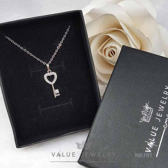 ValueJewelry สร้อยคอพร้อมจี้ ประดับคริสตัลแท้ ลายกุญแจ หัวใจ Key&Heart ขนาดกลาง NK101