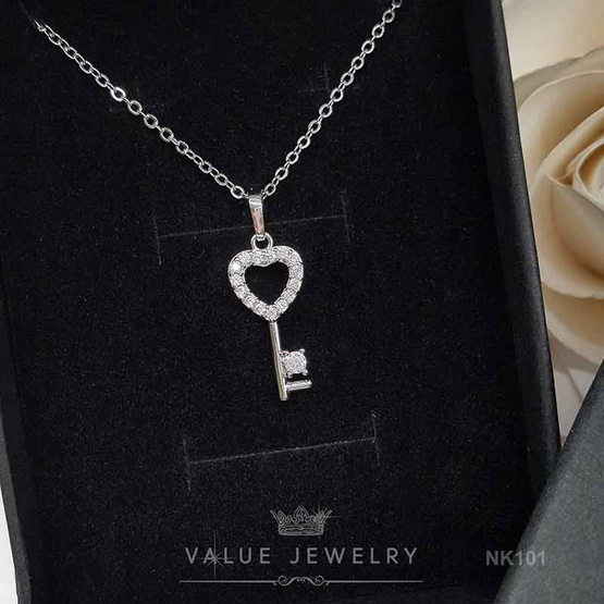 ValueJewelry สร้อยคอพร้อมจี้ ประดับคริสตัลแท้ ลายกุญแจ หัวใจ Key&Heart ขนาดกลาง NK101