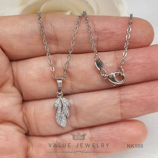 ValueJewelry สร้อยคอพร้อมจี้ ประดับคริสตัลละเอียด ลายขนนก ขนาดพอเหมาะ NK108