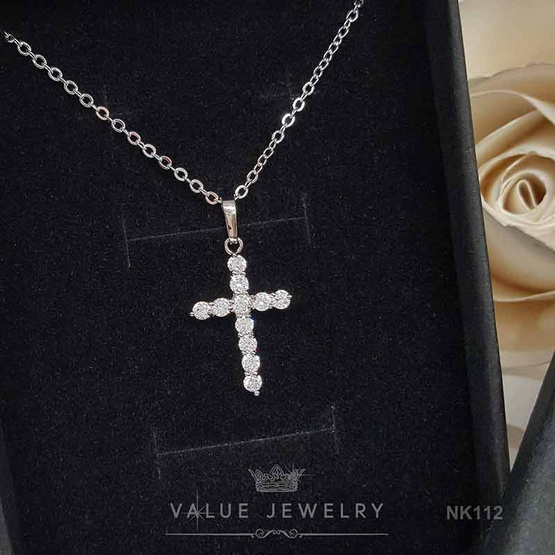 ValueJewelry สร้อยคอพร้อมจี้ ประดับคริสตัลเพชรกลม ลายไม้กางเขน NK112