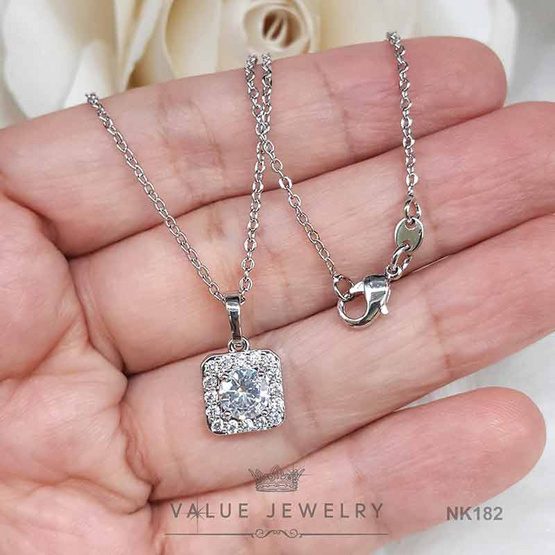 ValueJewelry สร้อยคอประดับจี้คริสตัล ฝังเพชรรอบทรงสี่เหลี่ยมเหมือนเพชรแท้ NK182