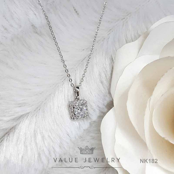 ValueJewelry สร้อยคอประดับจี้คริสตัล ฝังเพชรรอบทรงสี่เหลี่ยมเหมือนเพชรแท้ NK182