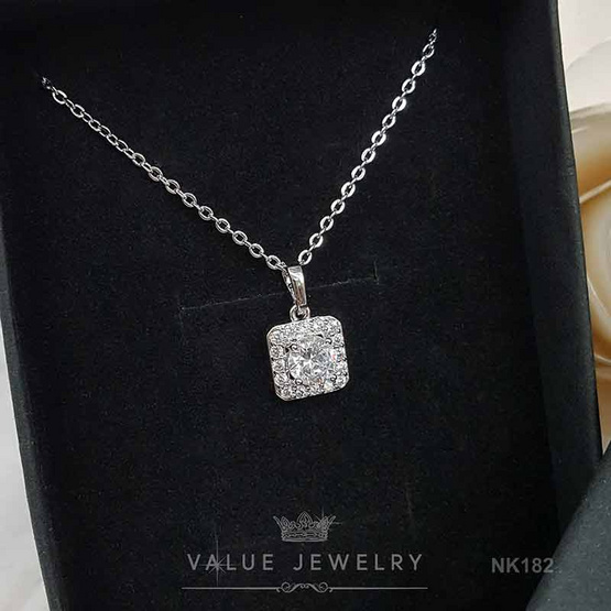 ValueJewelry สร้อยคอประดับจี้คริสตัล ฝังเพชรรอบทรงสี่เหลี่ยมเหมือนเพชรแท้ NK182