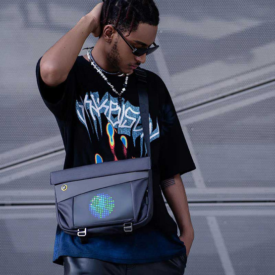 Divoom กระเป๋าสะพายข้าง พร้อม Pixel Art LED Pixoo Sling Bag V