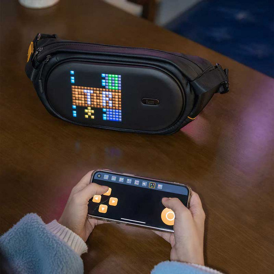 Divoom กระเป๋าสะพายข้าง พร้อม Pixel Art LED Pixoo Sling Bag C