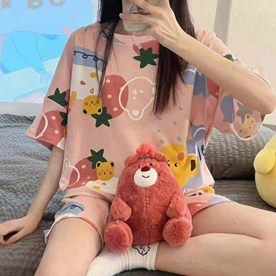 ชุดนอนเสื้อแขนสั้นพร้อมกางเกงขาสั้น
