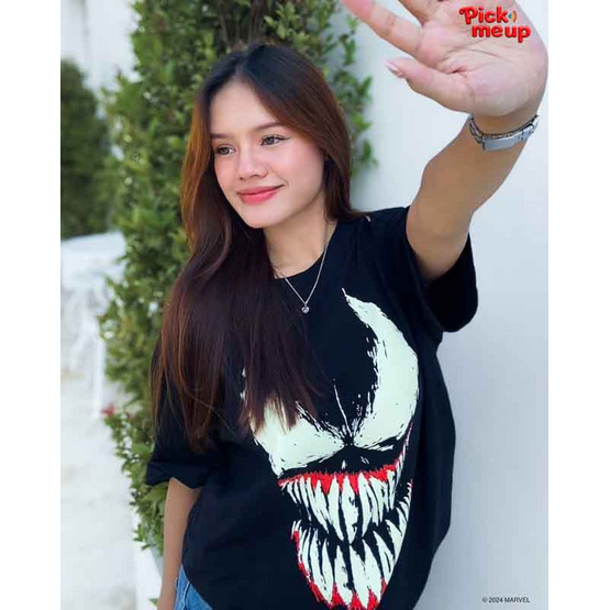 PickMeUp เสื้อยืดพิมพ์ลาย WE ARE VENOM เรืองแสงในที่มืด สีดำ