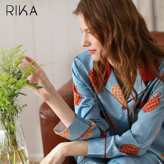 RIKA ชุดนอนเสื้อพร้อมกางเกงขายาว ผ้า Satin รุ่น AA3039