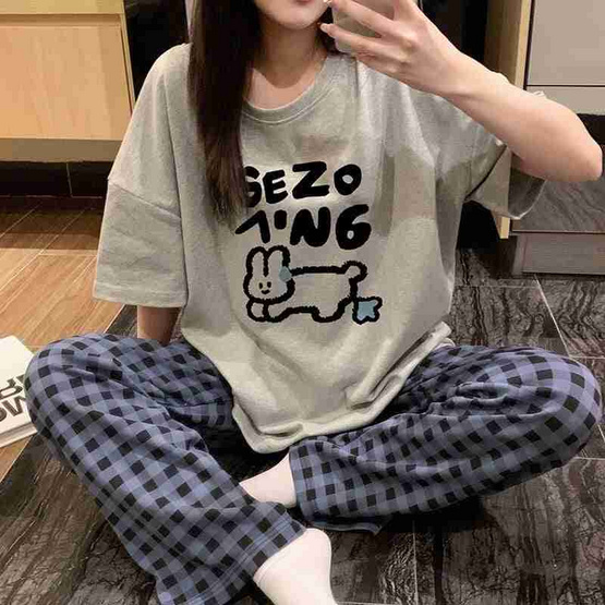 Bra Studio ชุดนอนเสื้อแขนสั้นพร้อมกางเกงขายาว ลายกระต่าย Sezo สเทา