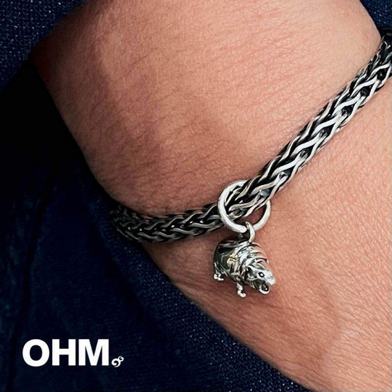 OHM X Moo Deng Charm จี้ หมูเด้ง เครื่องประดับเงินแท้ Silver 925 OHM X Moo Deng Charm จี้ หมูเด้ง เครื่องประดับเงินแท้ Silver 925