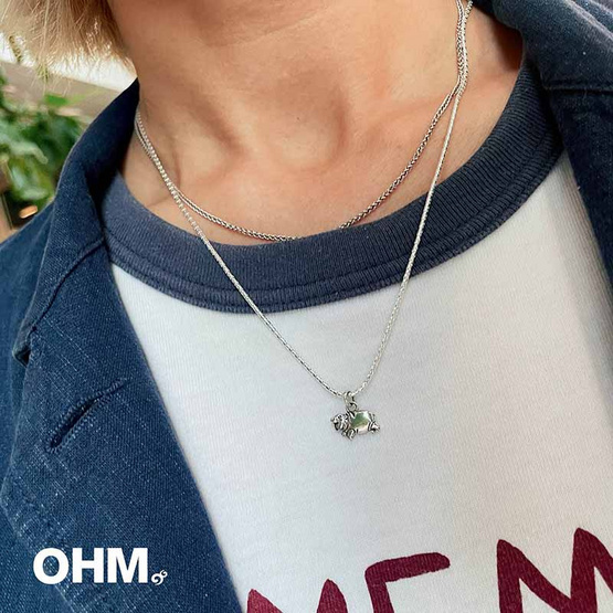 OHM X Moo Deng สร้อยคอพร้อมจี้หมูเด้ง เงินแท้ 925 ยาว 45 cm OHM X Moo Deng สร้อยคอพร้อมจี้หมูเด้ง เงินแท้ 925 ยาว 45 cm