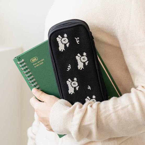 ROPAMODA กระเป๋าใส่เครื่องเขียน Romane Little Paper Run Peper Pencase - Black ROPAMODA กระเป๋าใส่เครื่องเขียน Romane Little Paper Run Peper Pencase - Black