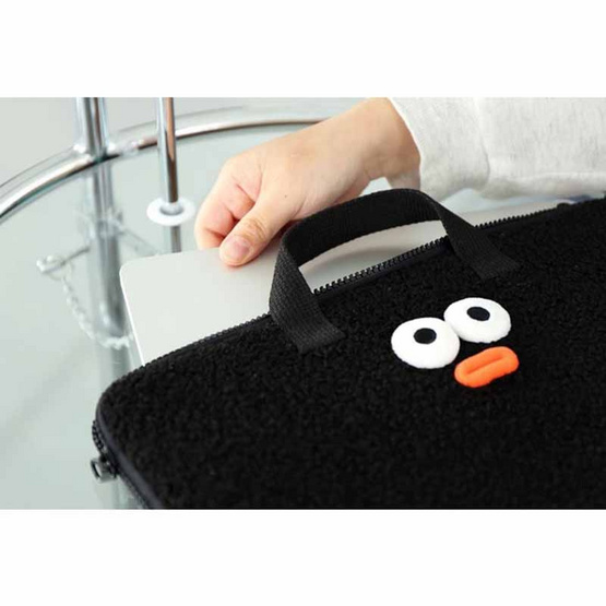 ROPAMODA กระเป๋าใส่โน้ตบุ๊คขนปุย Brunch Brother 15-inch Pom-Pom Booklet Wide Laptop Pouch ROPAMODA กระเป๋าใส่โน้ตบุ๊คขนปุย Brunch Brother 15-inch Pom-Pom Booklet Wide Laptop Pouch