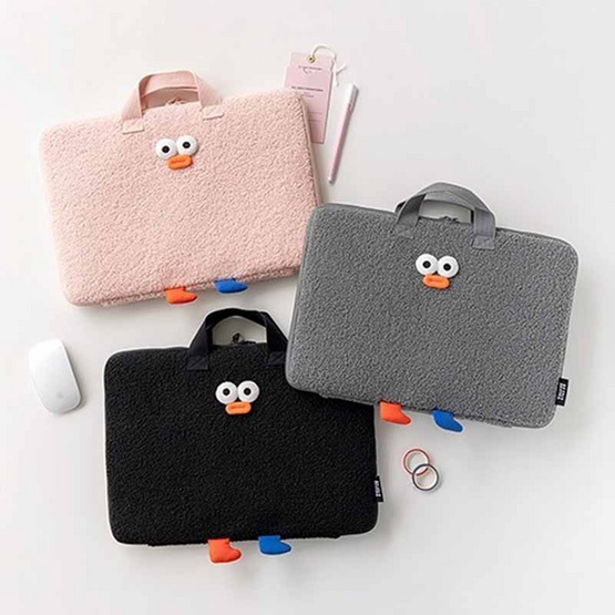 ROPAMODA กระเป๋าใส่โน้ตบุ๊คขนปุย Brunch Brother 15-inch Pom-Pom Booklet Wide Laptop Pouch ROPAMODA กระเป๋าใส่โน้ตบุ๊คขนปุย Brunch Brother 15-inch Pom-Pom Booklet Wide Laptop Pouch