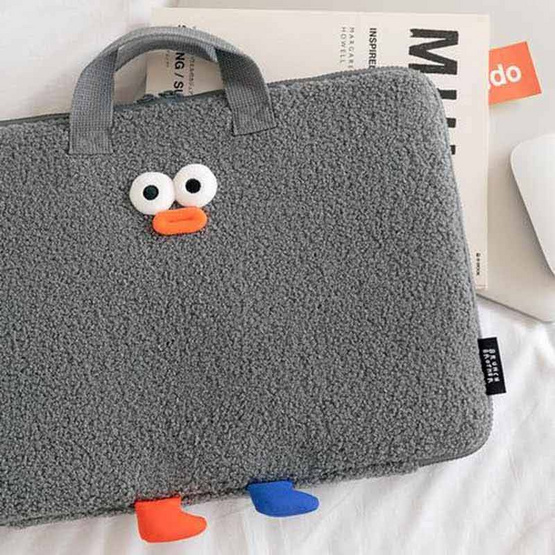 ROPAMODA กระเป๋าใส่โน้ตบุ๊คขนปุย Brunch Brother 15-inch Pom-Pom Booklet Wide Laptop Pouch ROPAMODA กระเป๋าใส่โน้ตบุ๊คขนปุย Brunch Brother 15-inch Pom-Pom Booklet Wide Laptop Pouch